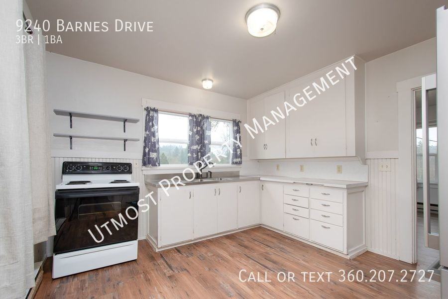 9240 Barnes Dr - Photo 2 of 12