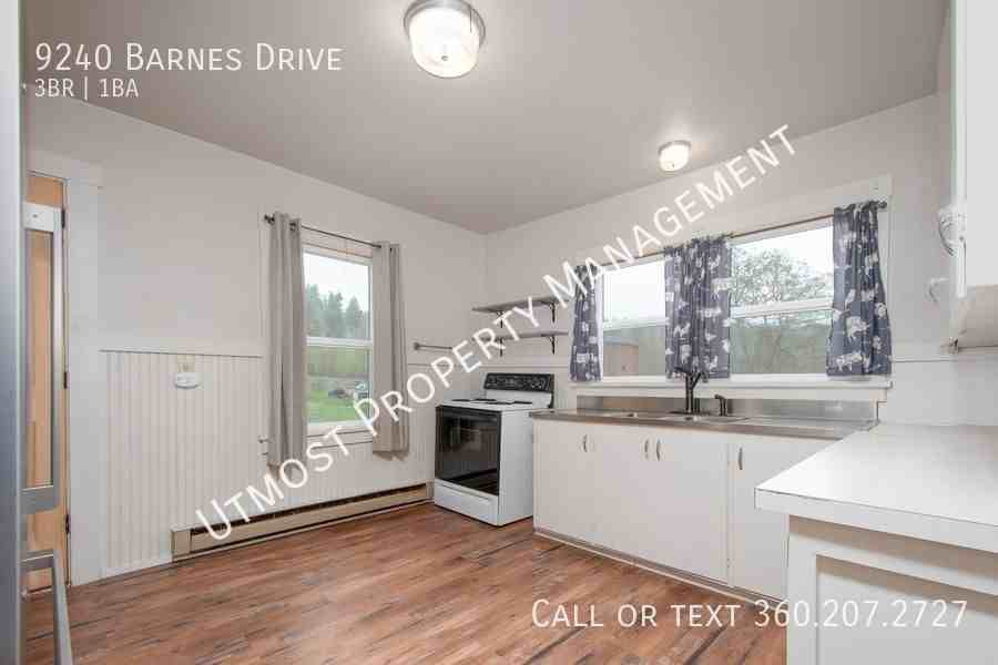 9240 Barnes Dr - Photo 3 of 12