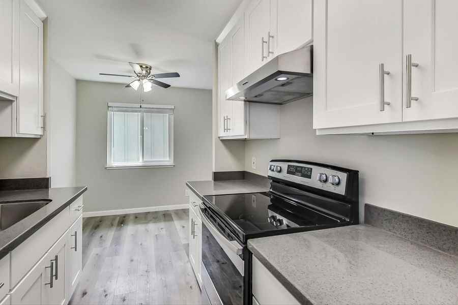 319 Poplar Ave #02 - Photo 2 of 33