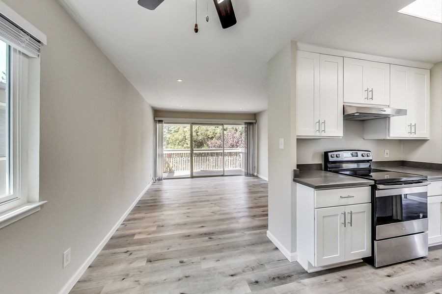 319 Poplar Ave #02 - Photo 3 of 33