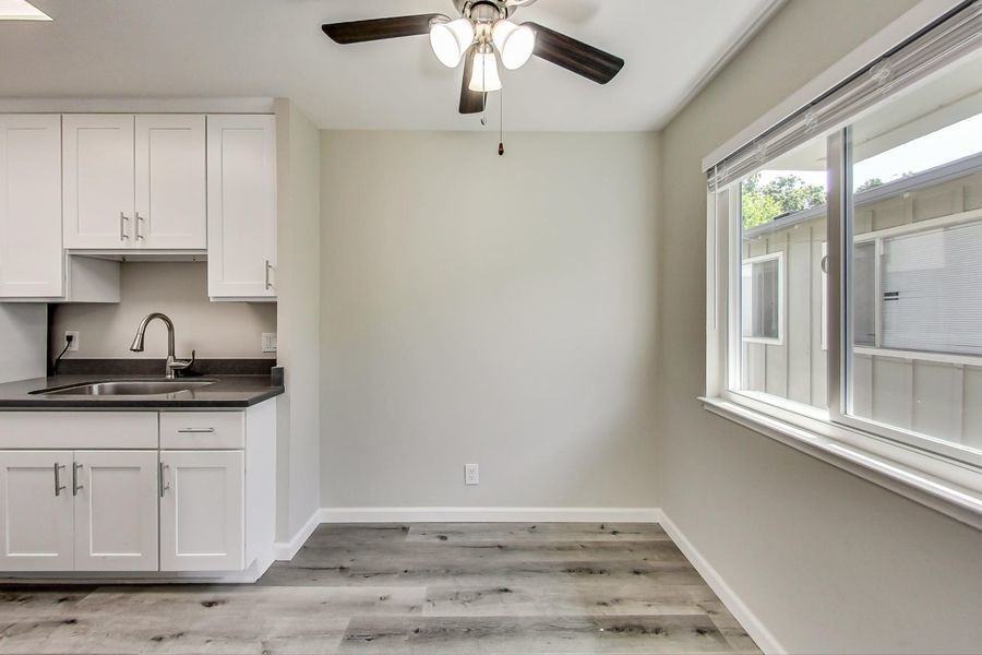 319 Poplar Ave #02 - Photo 4 of 33