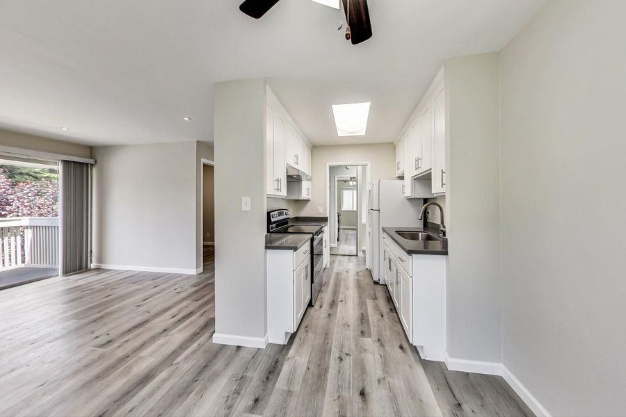 319 Poplar Ave #02 - Photo 5 of 33