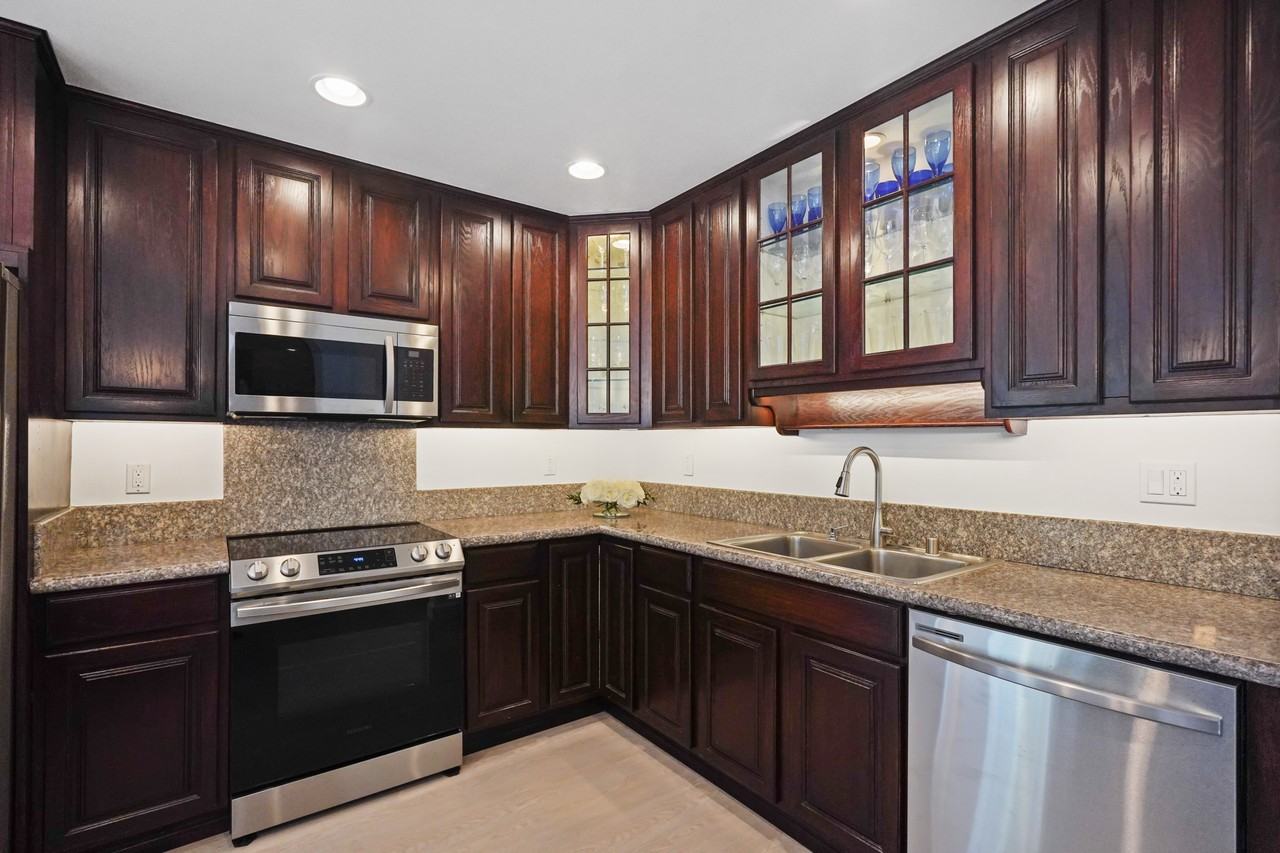 18101 Coastline Dr - Photo 6 of 26