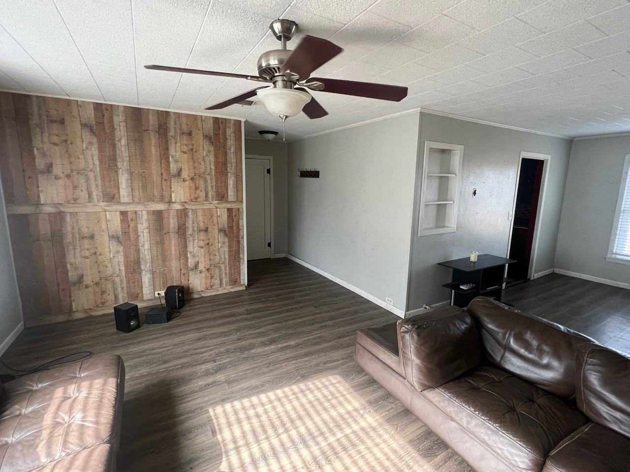 605 E Crawford St #NA - Photo 3 of 11