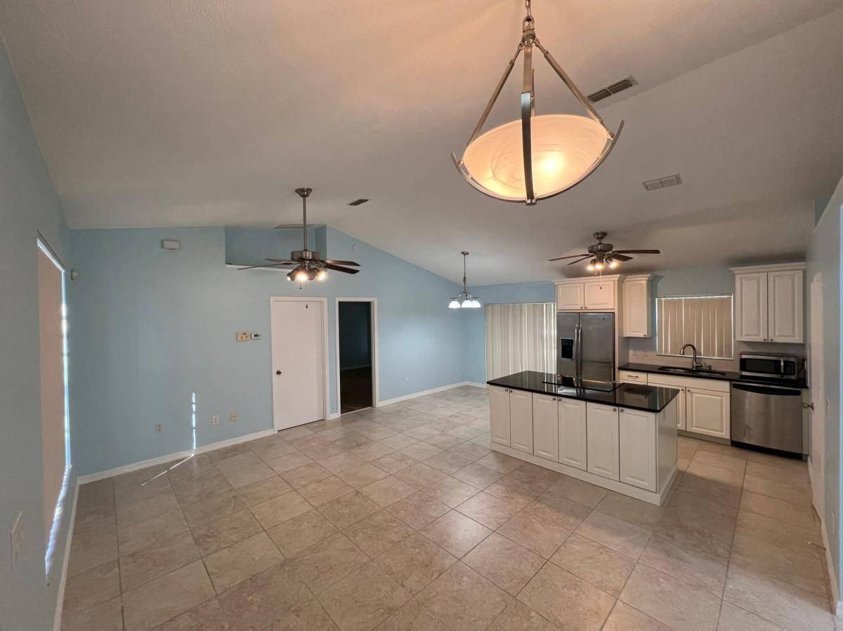 1423 Heather Glen Dr #NA - Photo 3 of 14