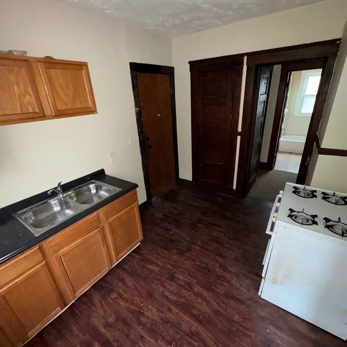 1428 E 94th St #UP - Photo 3 of 6