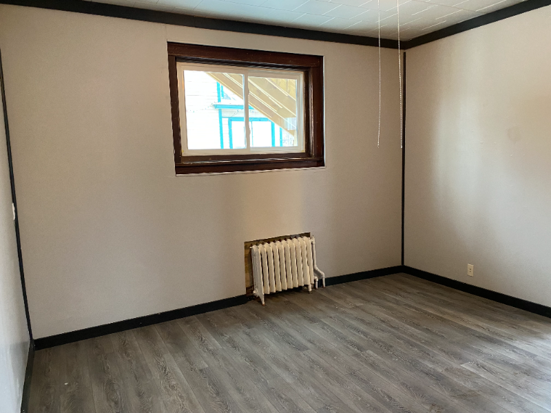 261 College St Se #1 - Photo 3 of 8
