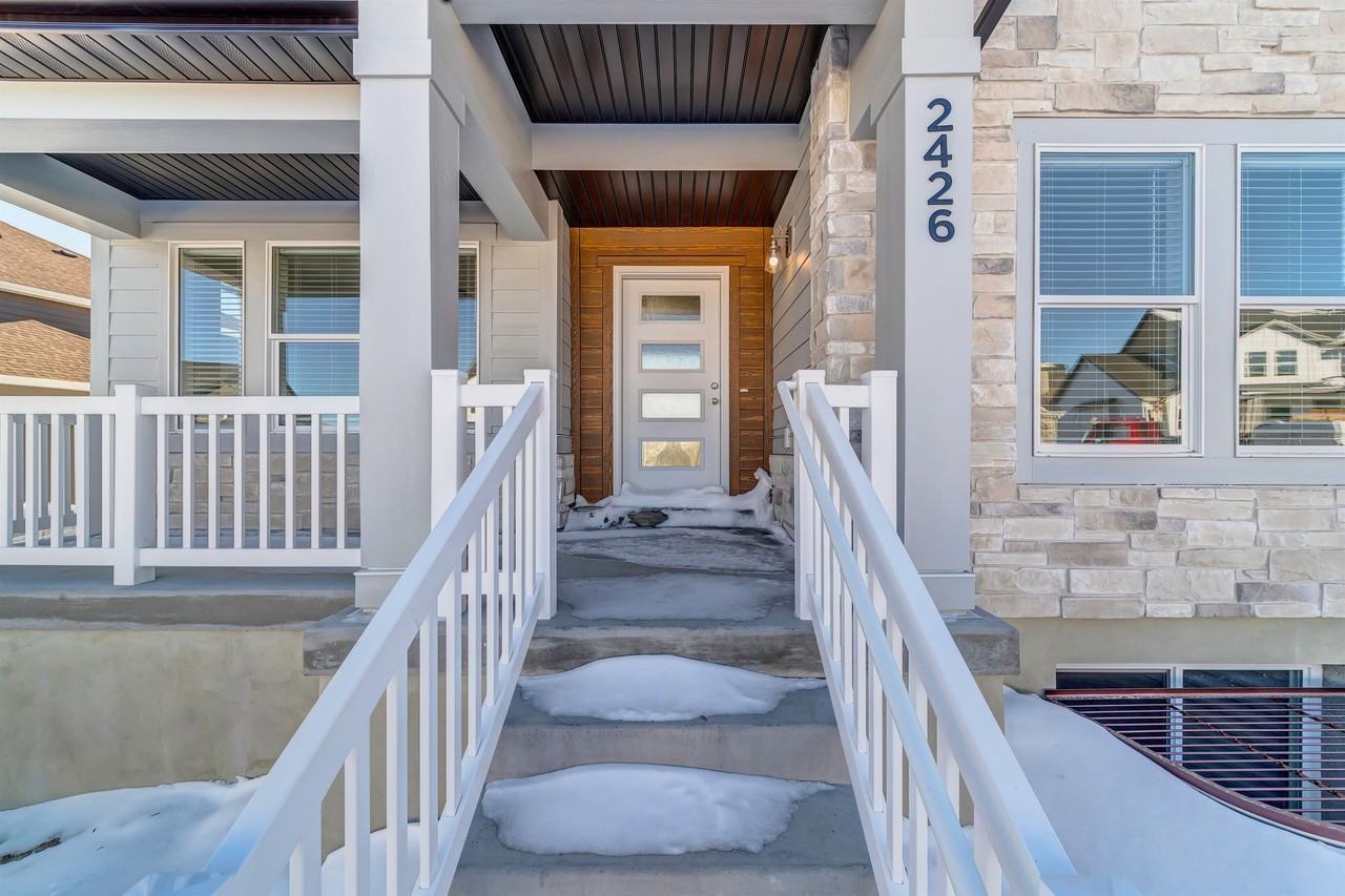 2426 E Springtime Rd - Photo 2 of 37