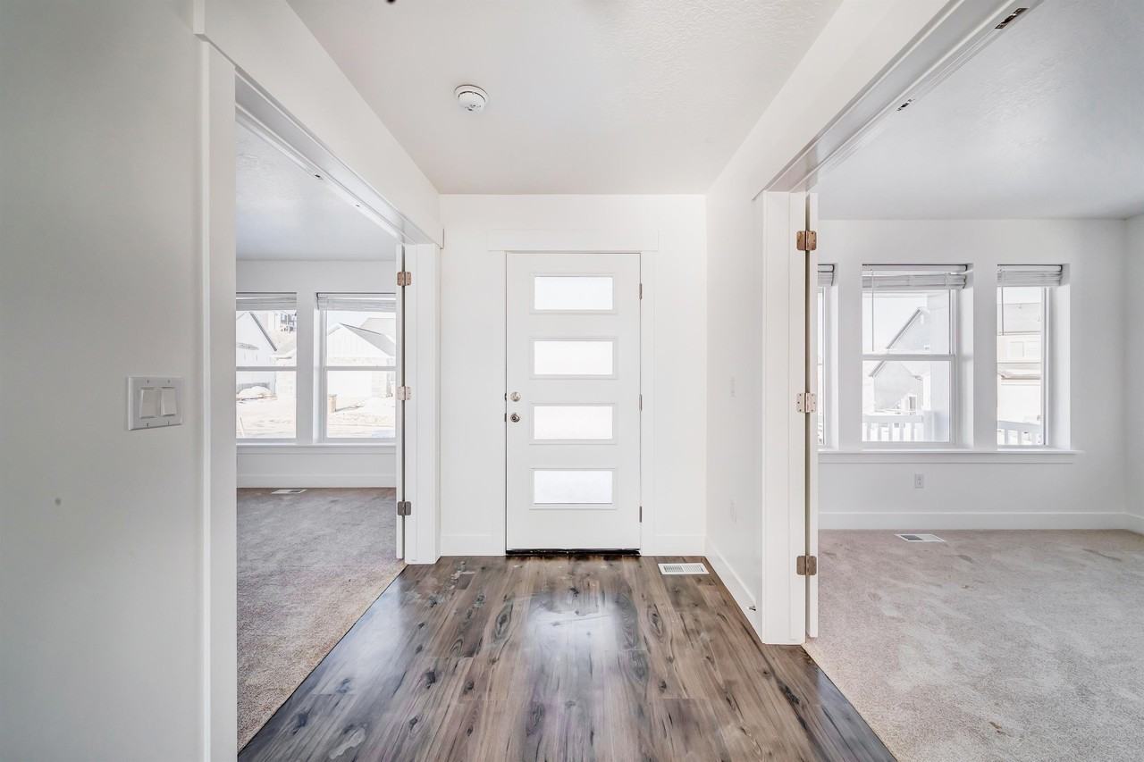 2426 E Springtime Rd - Photo 3 of 37