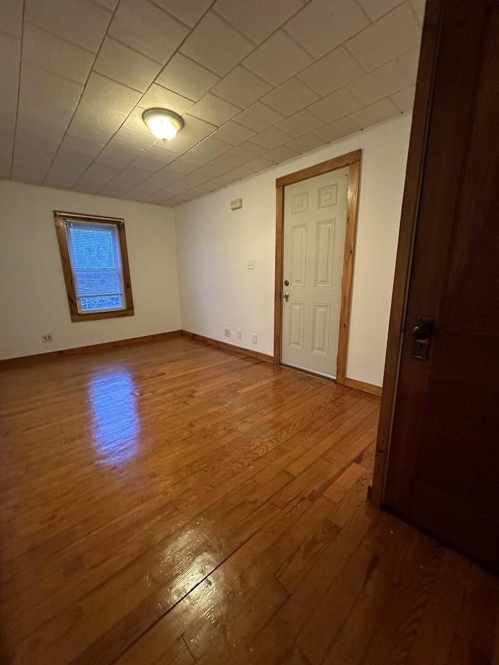250 Oregon Street - Photo 3 of 7