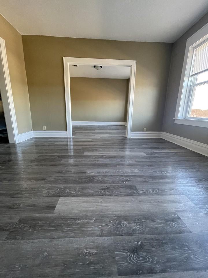 202 East Howard Street - Photo 3 of 7