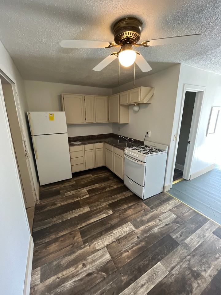 1111 Kickbusch St - Photo 2 of 8