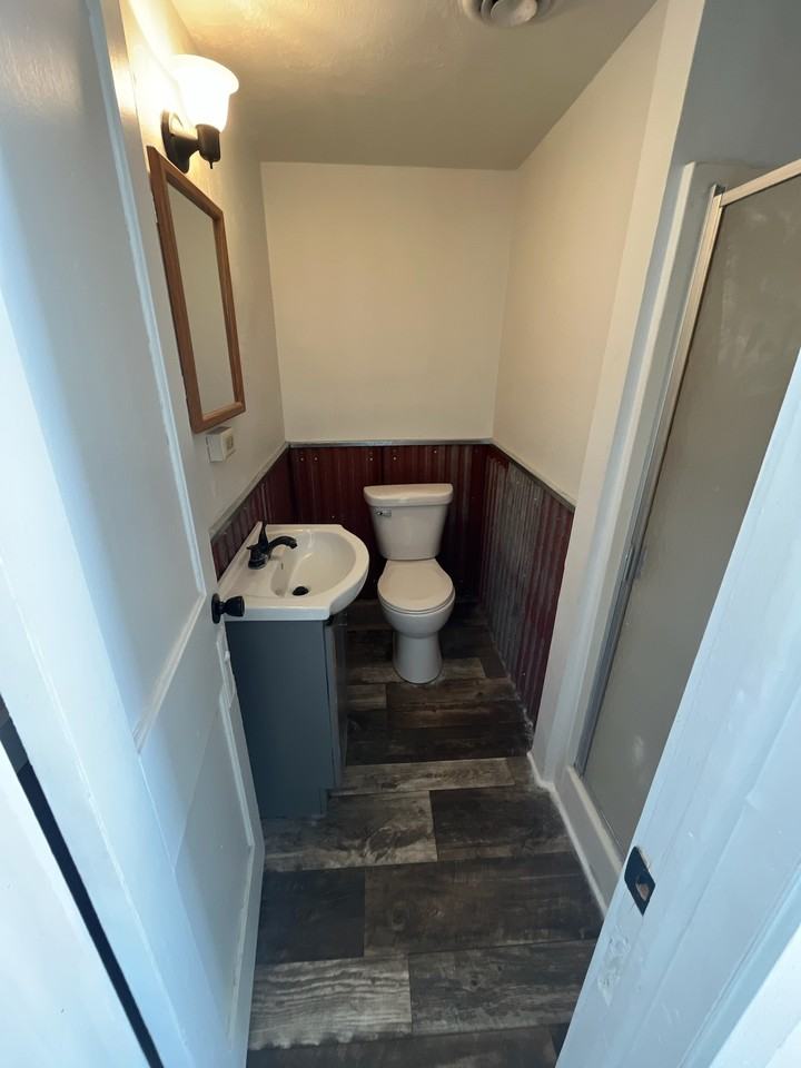 1111 Kickbusch St - Photo 3 of 8