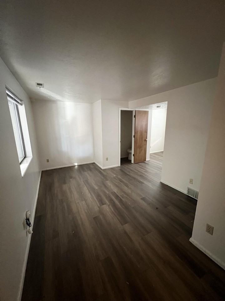 645 1/2 East 400 North - Photo 4 of 13