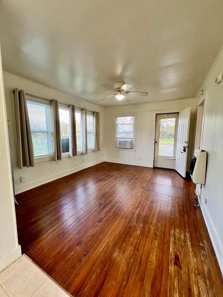 901 E Apache St #B - Photo 4 of 12