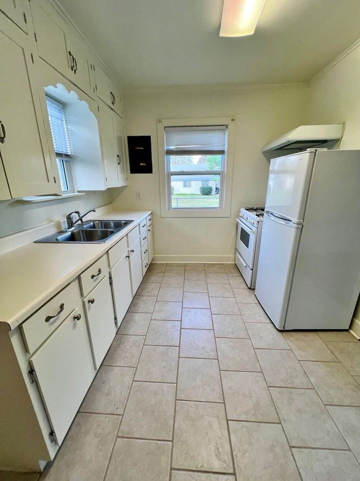 901 E Apache St #B - Photo 6 of 12