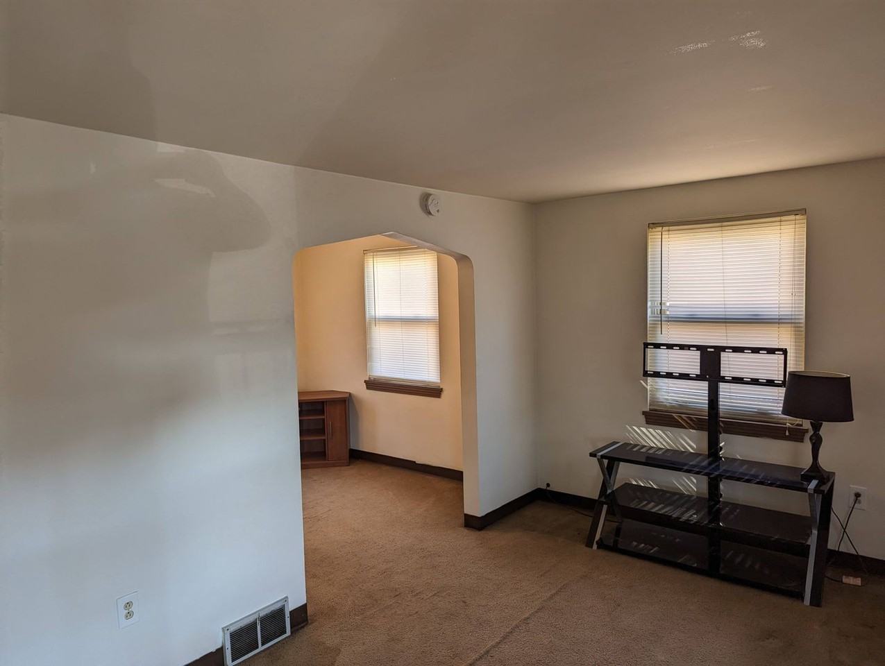 799 23rd St - Photo 3 of 11