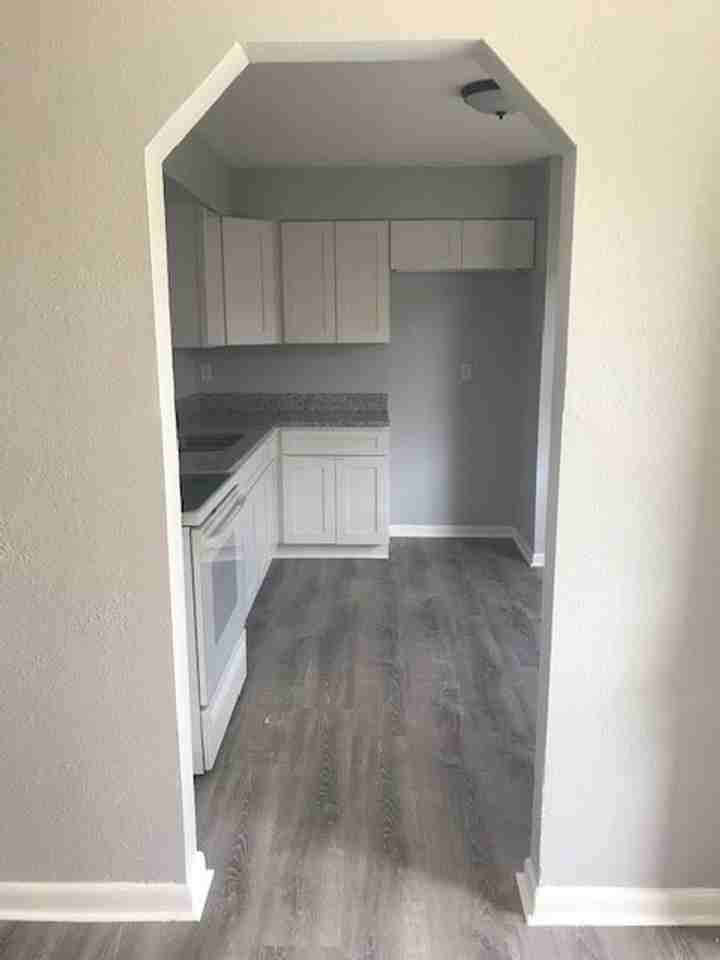 1027 N Brunnell Pkwy - Photo 2 of 10