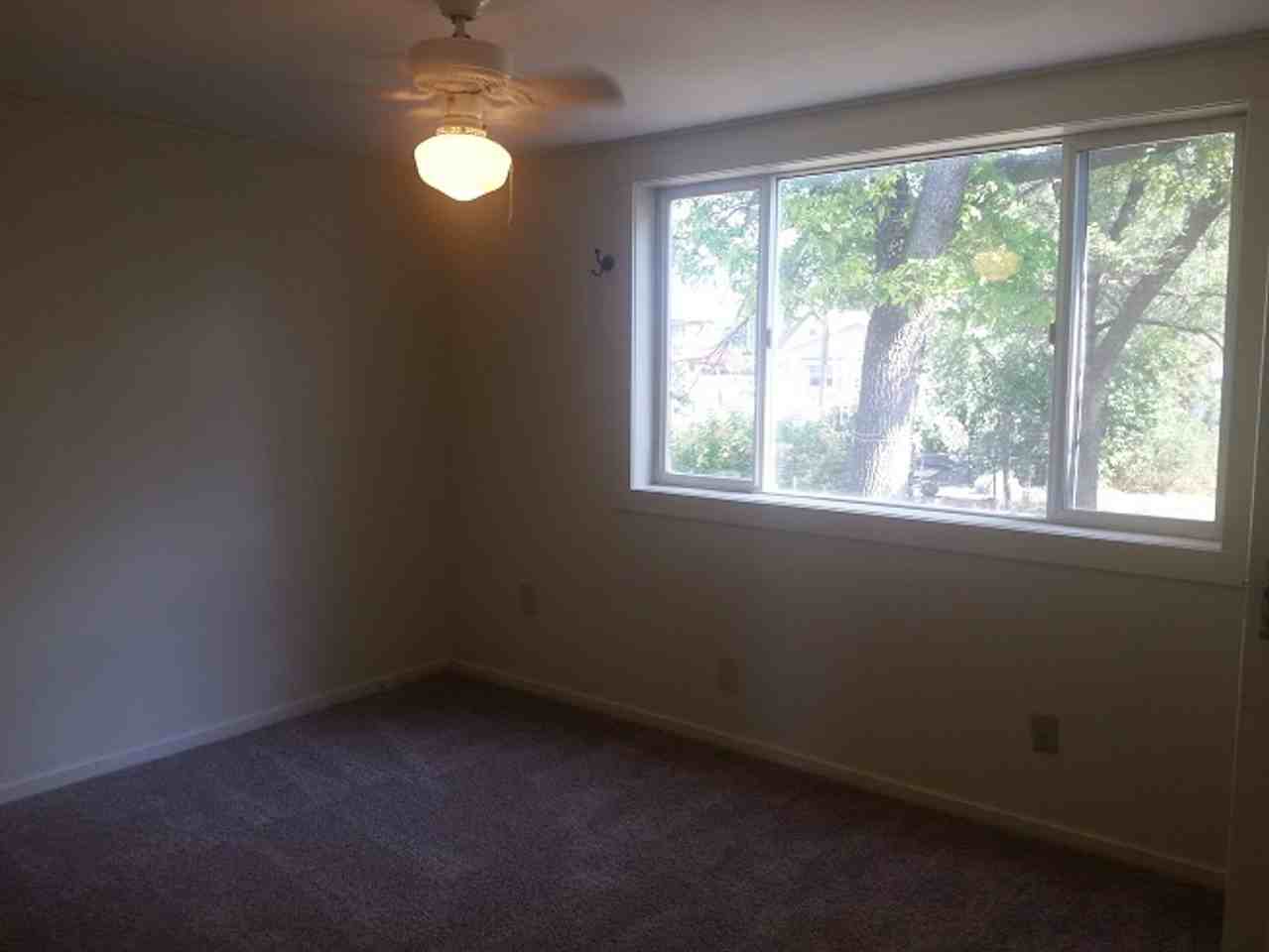 710 N Tracy Ave - Photo 4 of 8