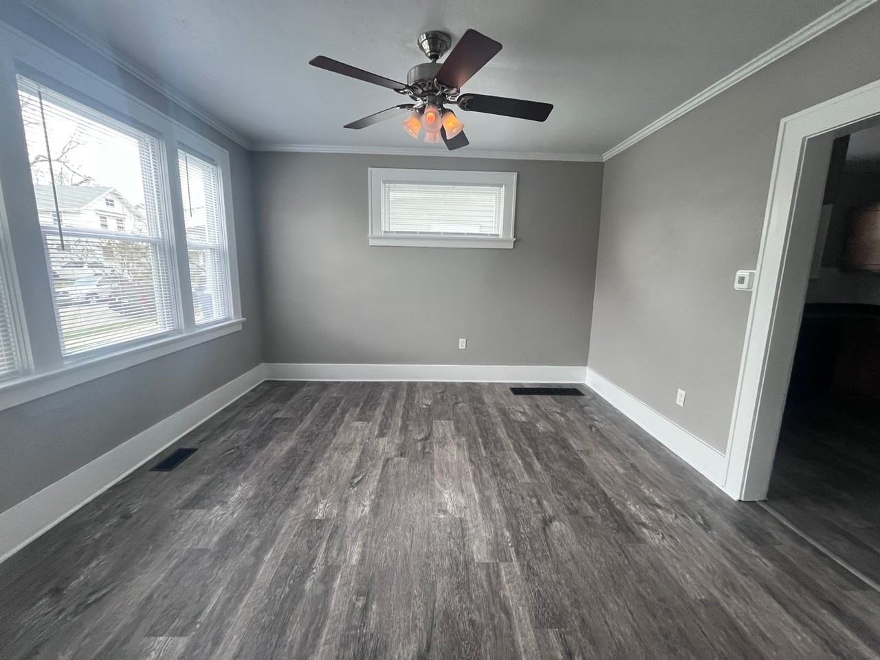 603 Nuttman Ave - Photo 3 of 11