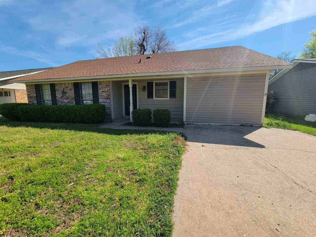 2422 Brookhaven Dr - Photo 2 of 17