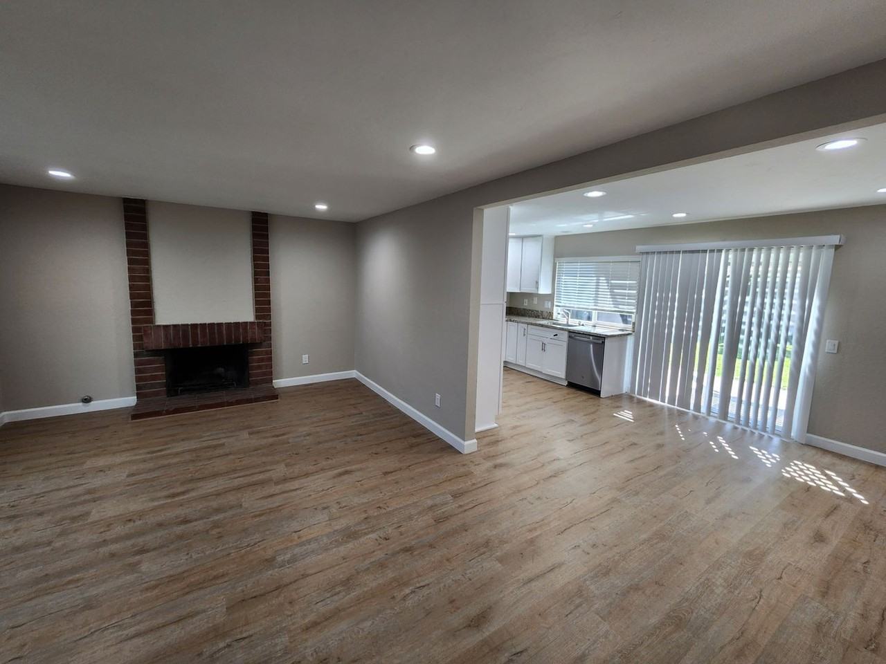 9041 Dewsbury Ave - Photo 5 of 16