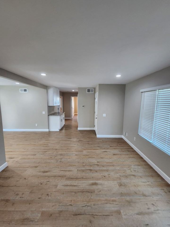 9041 Dewsbury Ave - Photo 6 of 16