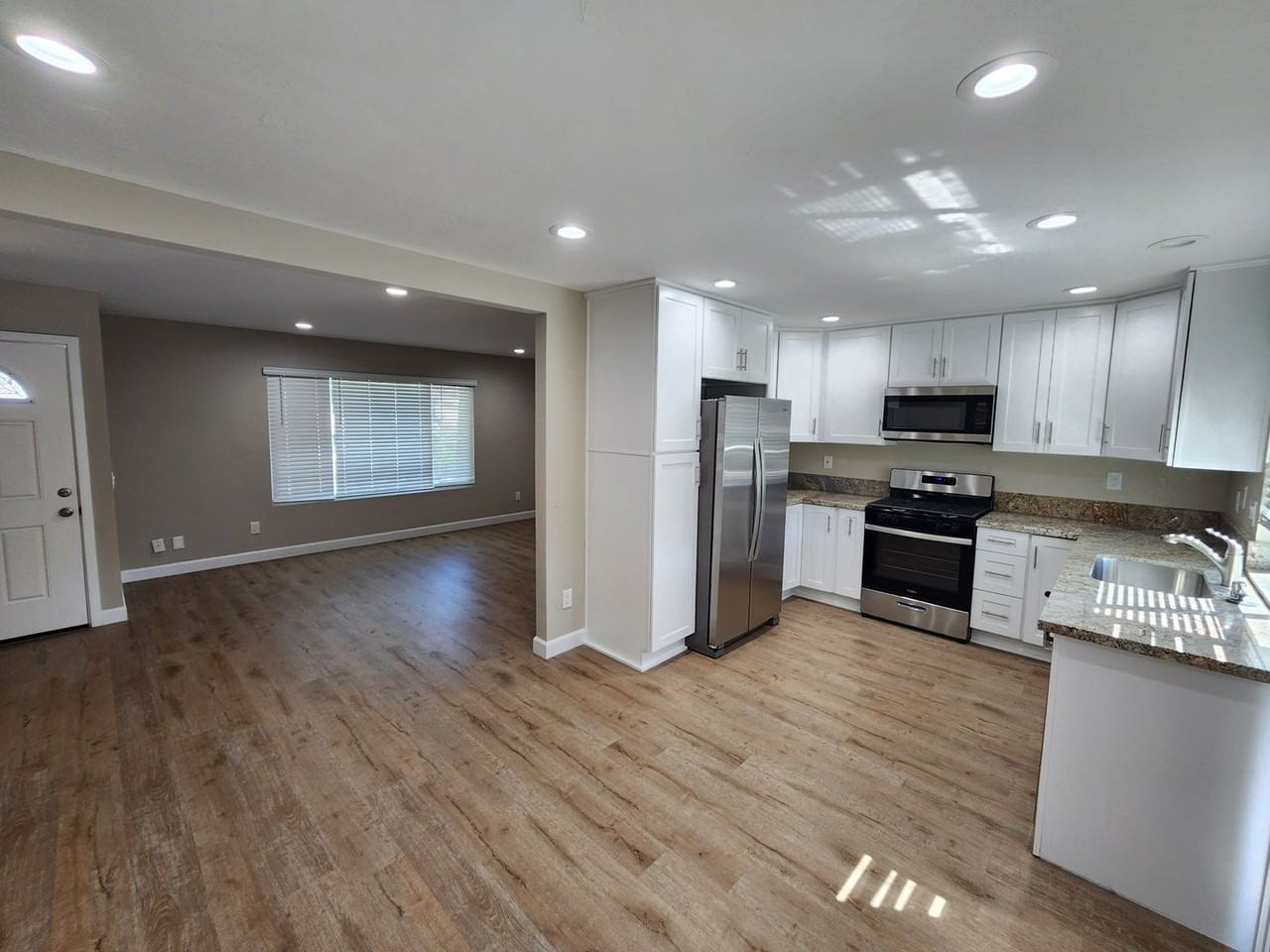 9041 Dewsbury Ave - Photo 7 of 16