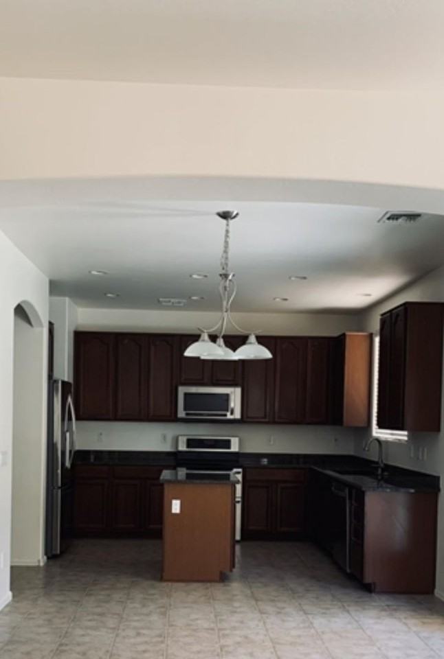 17409 W Woodlands Ave - Photo 5 of 19