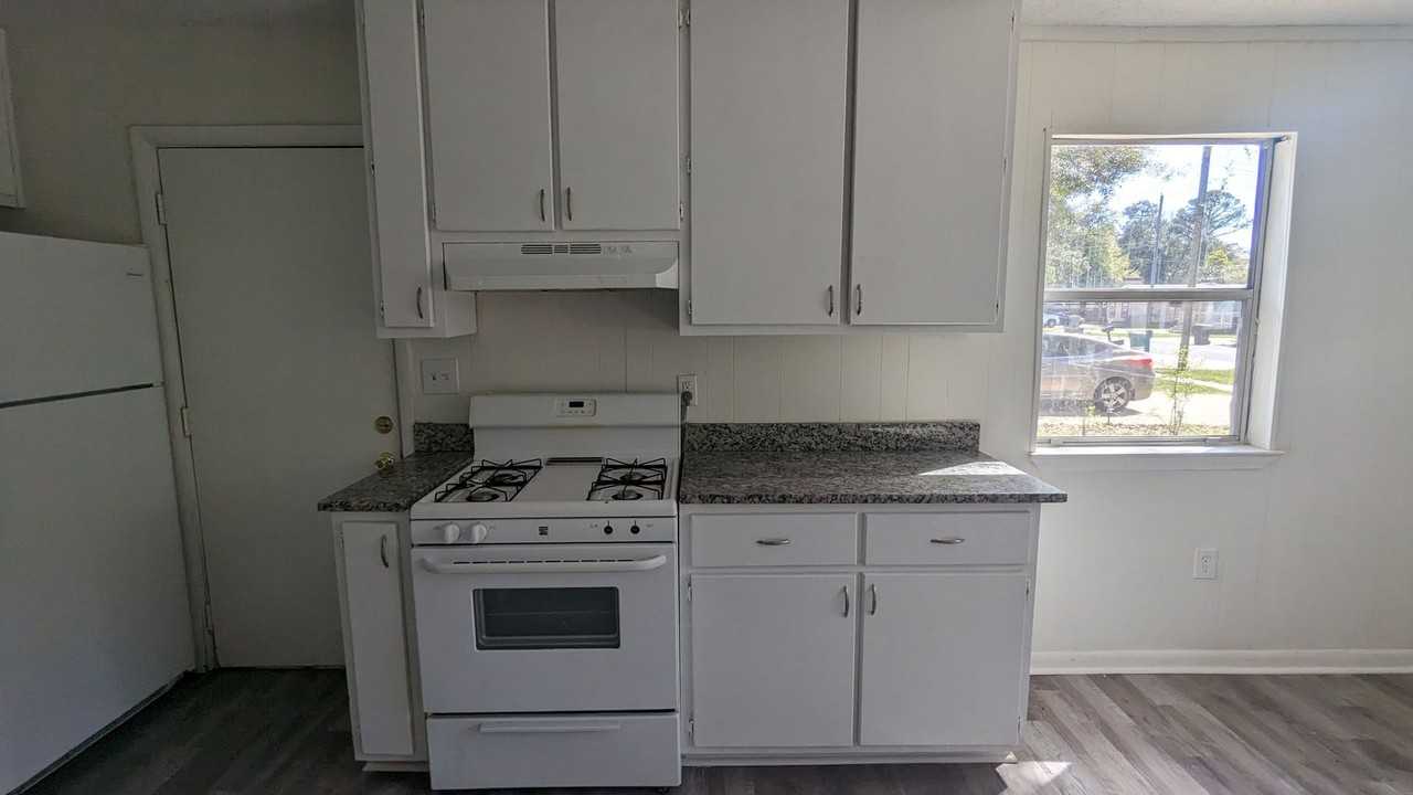 227 Bay St Nw - Photo 6 of 12