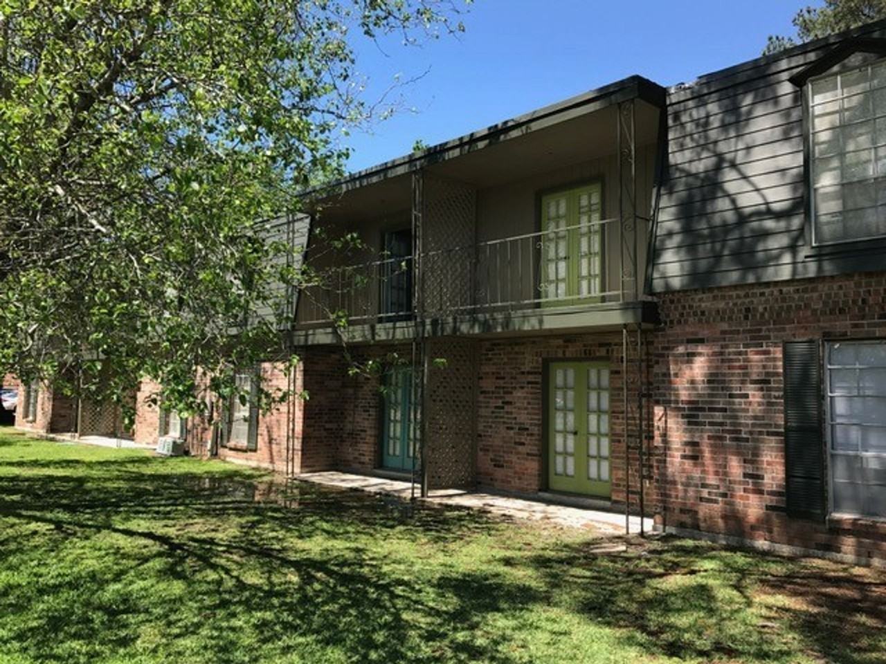 Baton-002 Park East II Apts - Photo 2 of 20