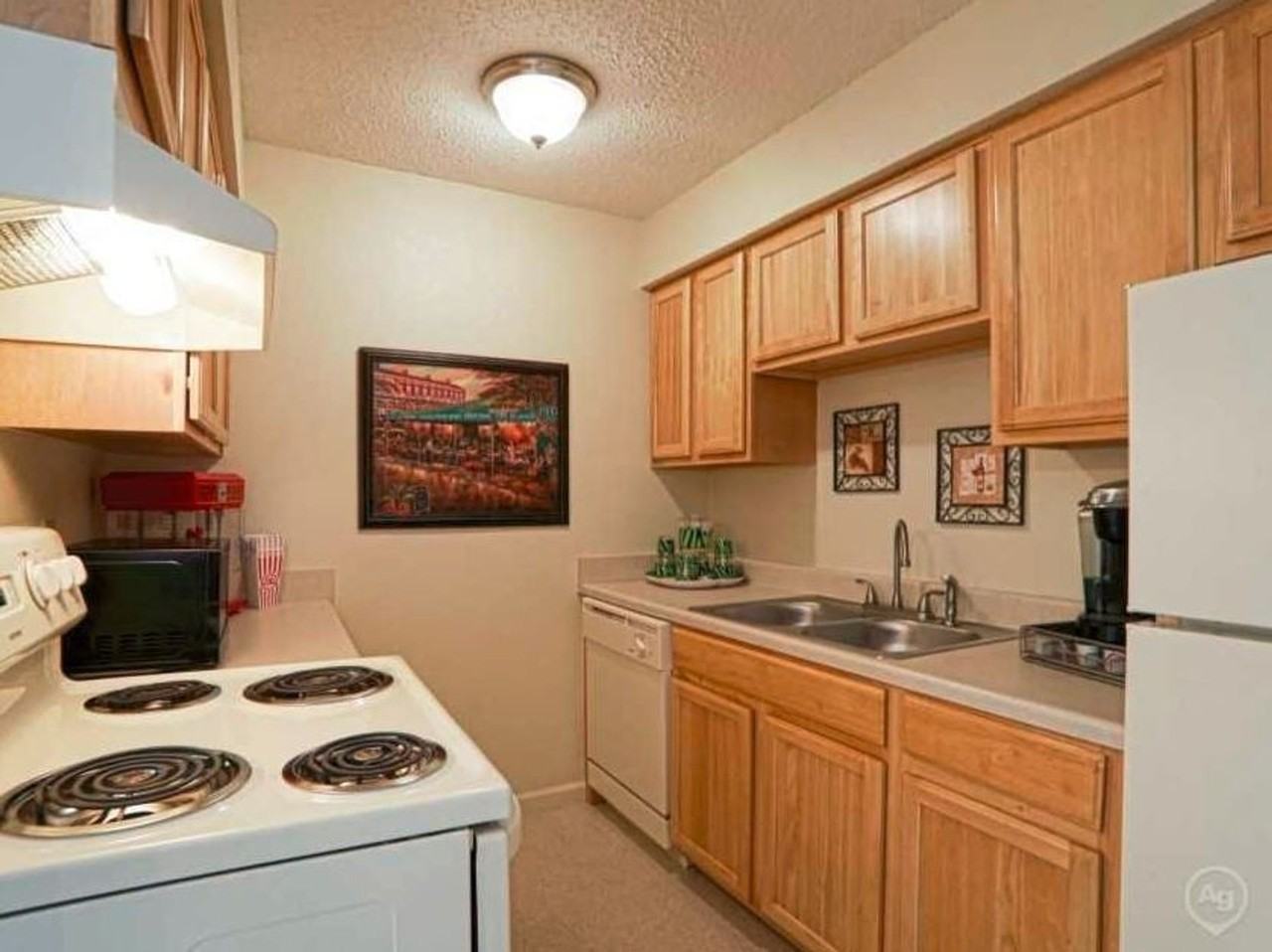 Baton-002 Park East II Apts - Photo 3 of 20