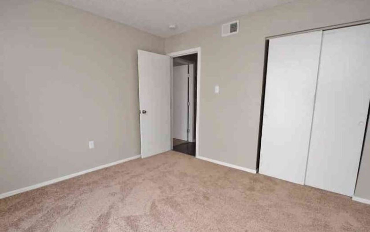 Baton-002 Park East II Apts - Photo 7 of 20