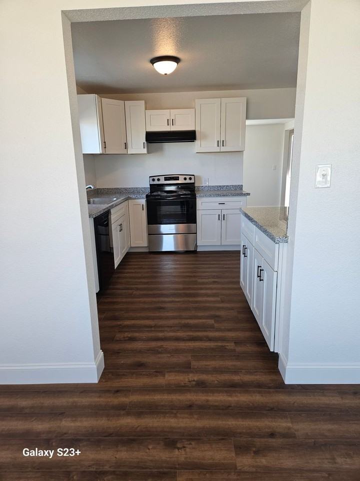 5944 California Ave - Photo 3 of 14