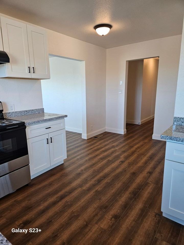 5944 California Ave - Photo 5 of 14