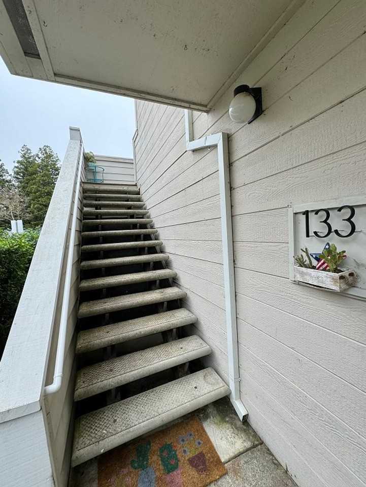 133 Golden Gate Cir - Photo 2 of 20