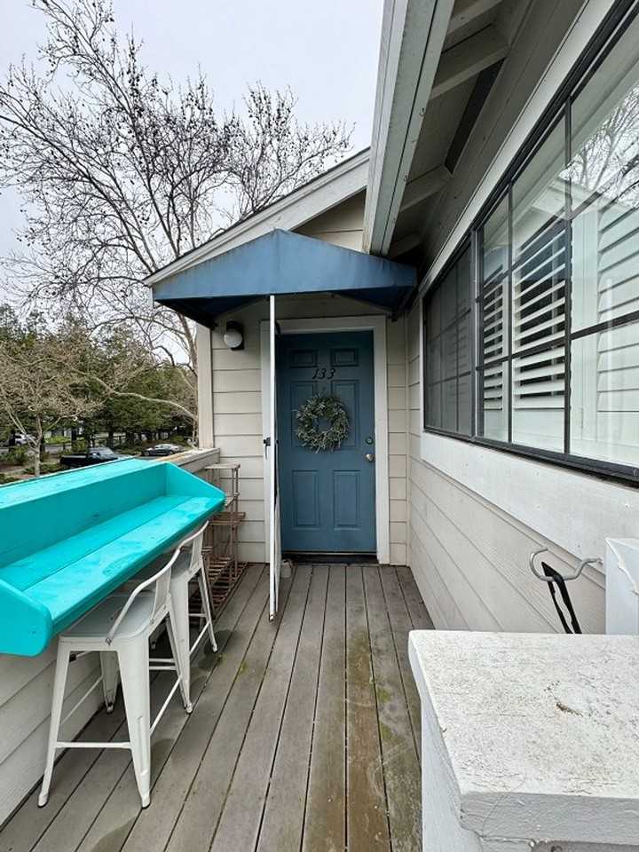 133 Golden Gate Cir - Photo 3 of 20