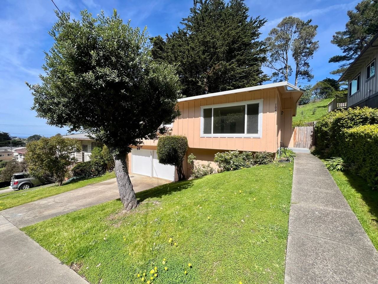 1045 Barcelona Dr - Photo 2 of 35