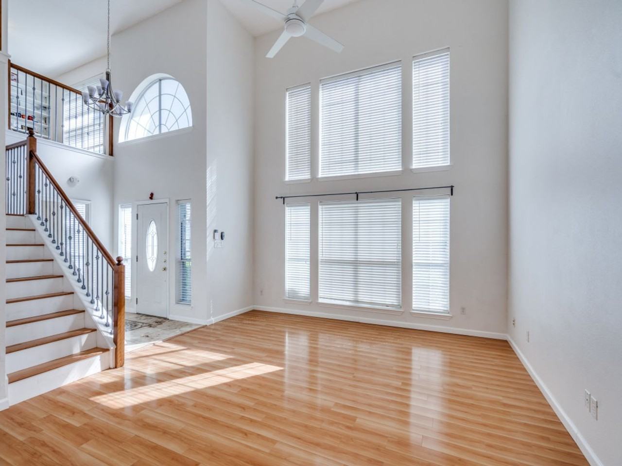 7833 Hardwick Ct - Photo 3 of 22