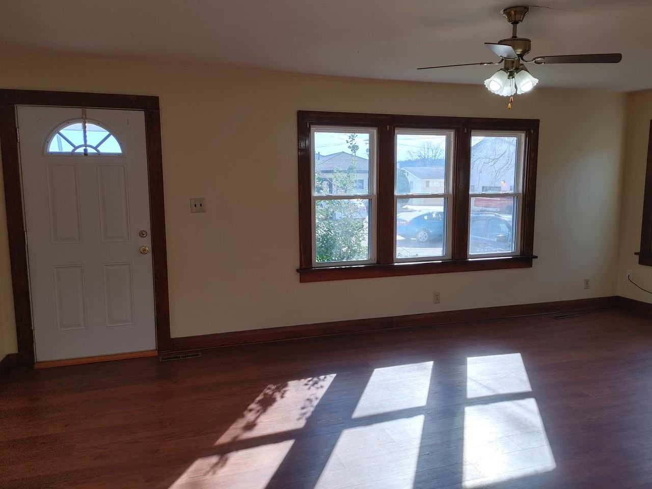 499 21st St - Photo 2 of 20