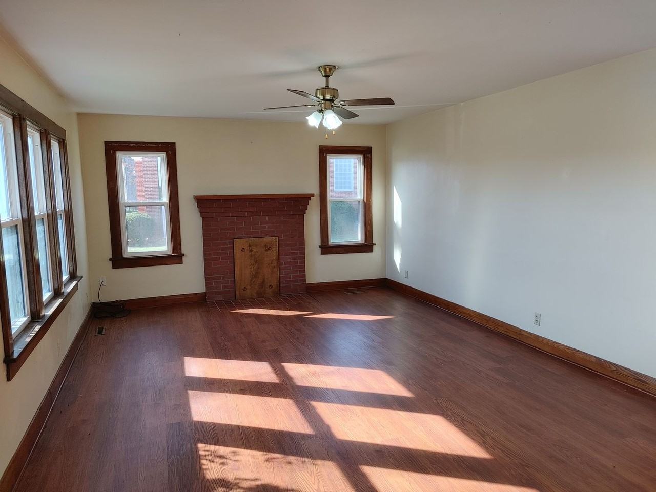 499 21st St - Photo 3 of 20