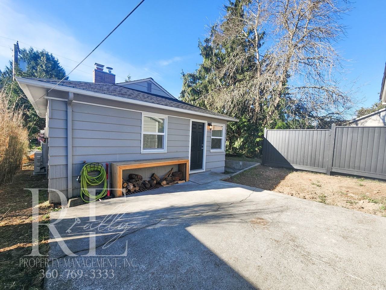 529 Smith St - Photo 2 of 23