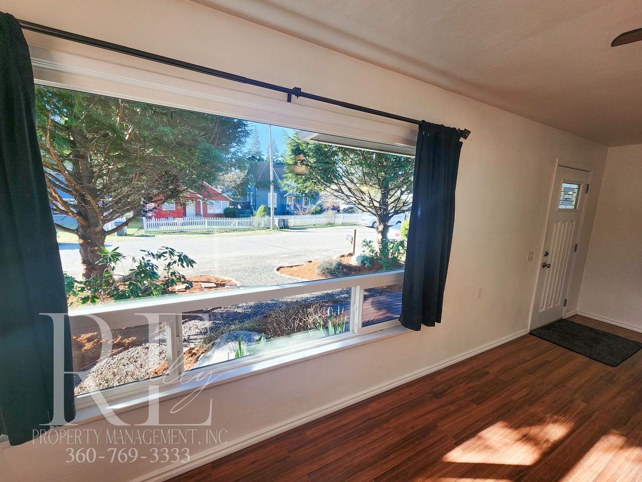 529 Smith St - Photo 3 of 23