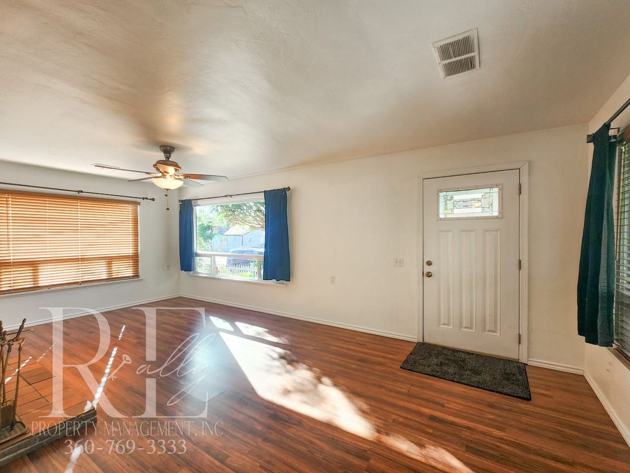 529 Smith St - Photo 4 of 23