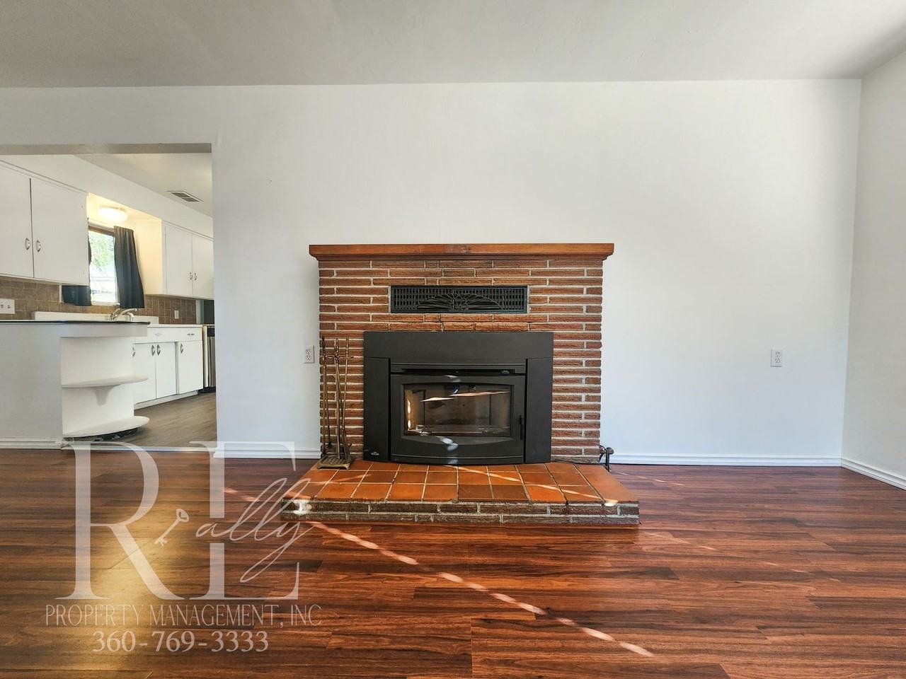 529 Smith St - Photo 5 of 23