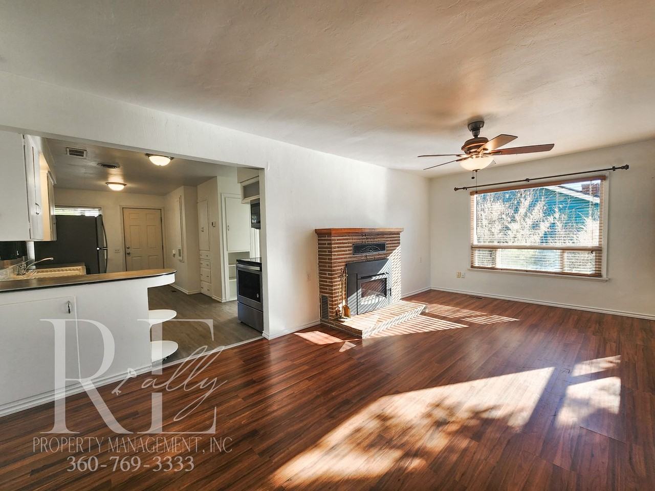 529 Smith St - Photo 6 of 23