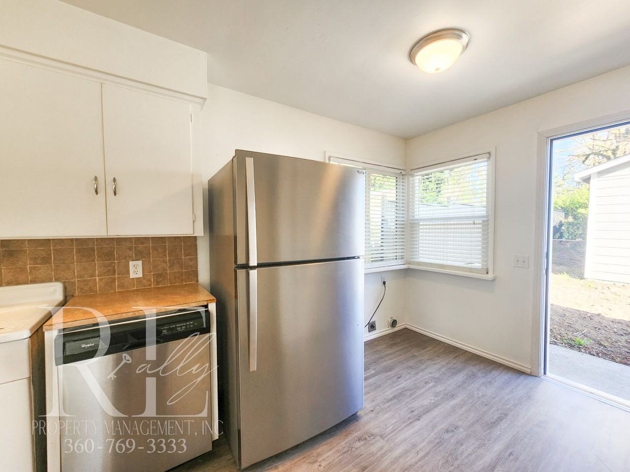 529 Smith St - Photo 7 of 23