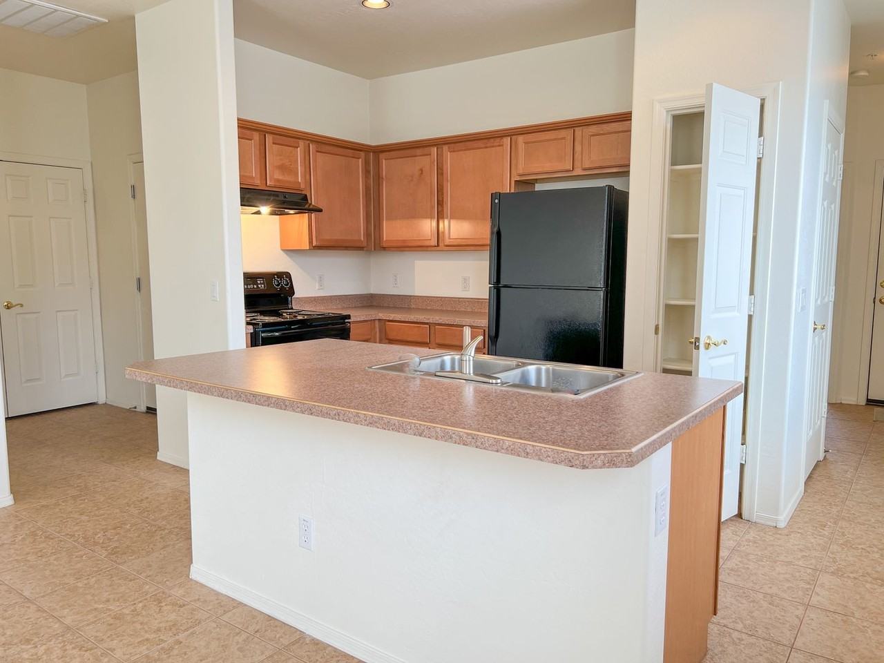 1715 Pinon Dr - Photo 5 of 15