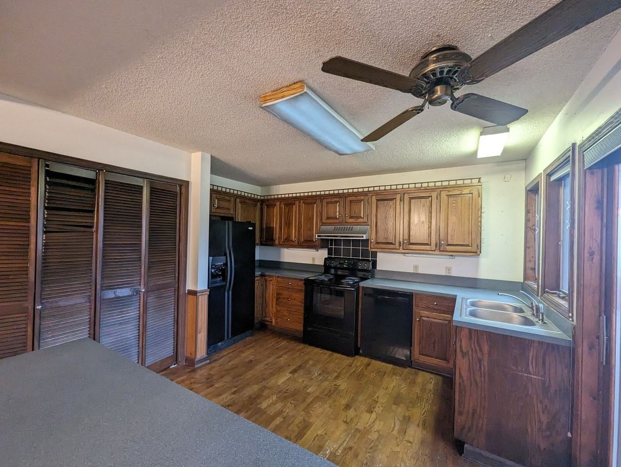 165 Sunnyside Dr - Photo 5 of 16