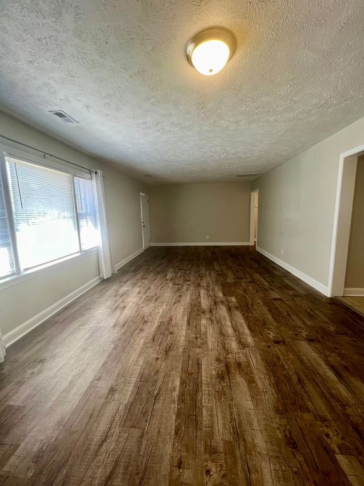 905 - Photo 2 of 14